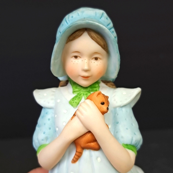 Vintage 1981 "Hollie Hobbie" fine porcelain figure with her cat and kittens - Picture 2 of 10